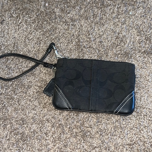 Coach Handbags - Coach wristlet